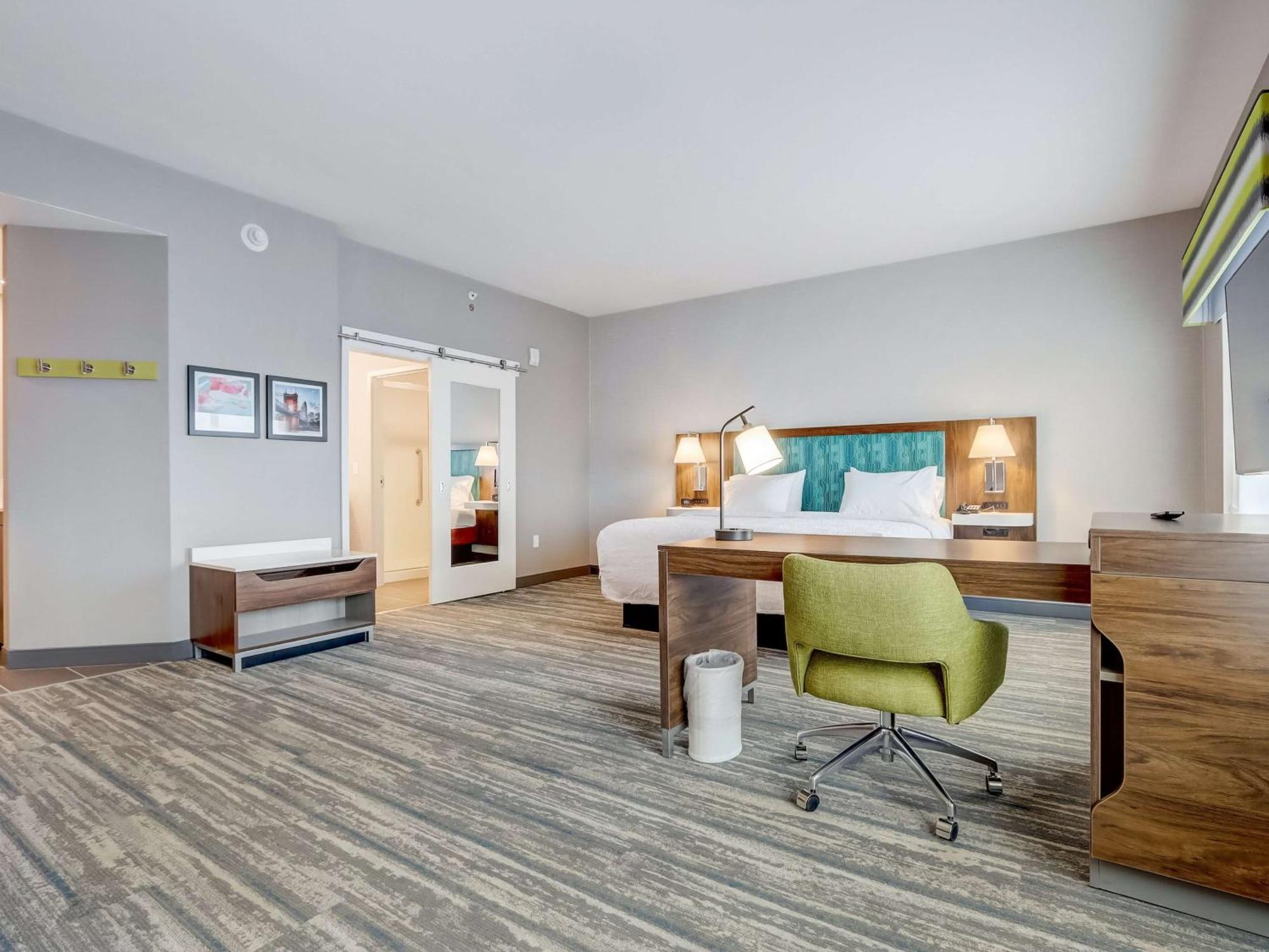 Hampton & Midtown Rookwood Hotel